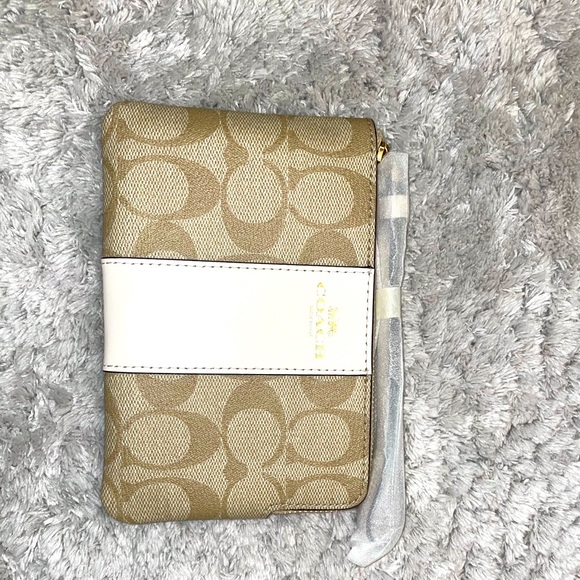 NWT corner zip wristlet in siganture canvas gold/light khaki chalk - Picture 1 of 8